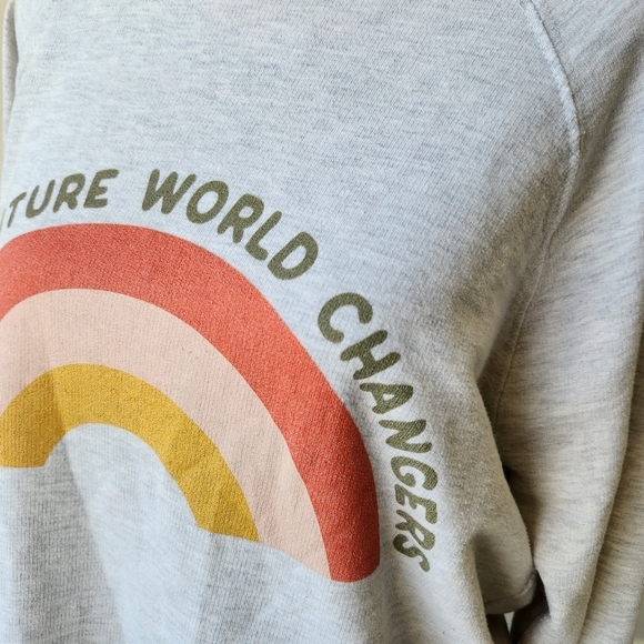 Crowned Free Gray Sweatshirt Raising Future World Changers Graphic Cute Medium - Picture 6 of 17